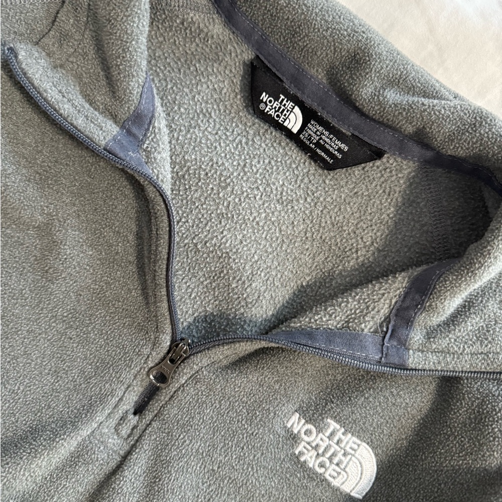 The North Face Gray Fleece Jacket - Picture 2 of 2
